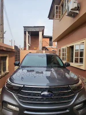 Ford Explorer XLT 2021 Gray