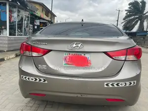 Hyundai Elantra 2012 Gold