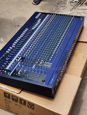 Professional Yamaha Mixers MG32