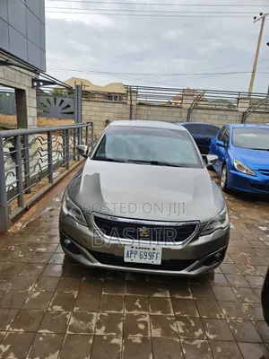 Peugeot 301 2015 Gold