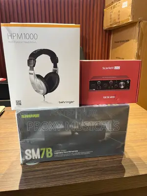 Scarlett 2i2 Soundcard, Shure SM7B Mic Behringer HPM1000 Headphone