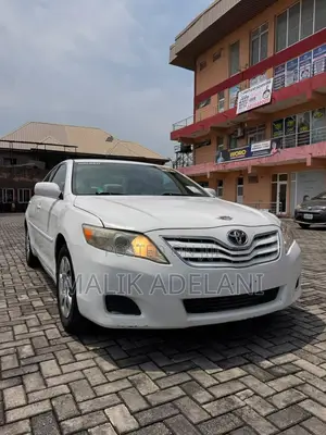 Toyota Camry LE V6 4dr Sedan (3.5L 6cyl 6AM) 2010 White