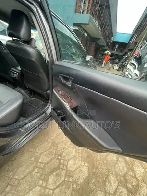 Toyota Camry XLE 4dr Sedan (2.5L 4cyl 6A) 2015 Gray