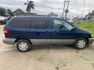 Toyota Sienna 2002 Blue