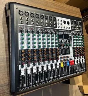 Yamaha Signature 12 Channels Mixer