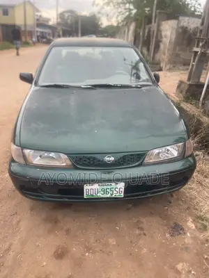 Nissan Almera 2000 Green
