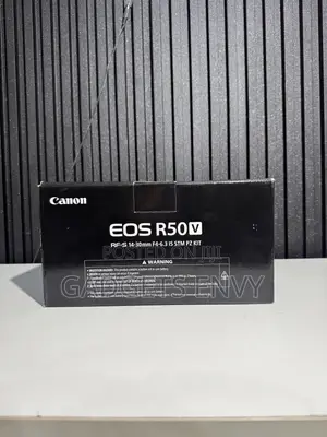 Canon Eos R50v With 14-30mm F4 6.2 Lens