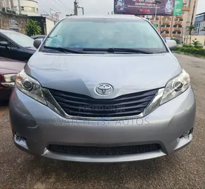 Toyota Sienna 2011 Gray