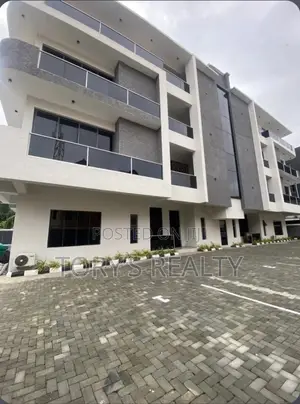 3bdrm Penthouse in Lekki Phase 1 for rent