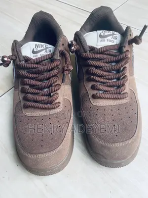 Almost New (Worn Twice) Nike Leather Sneakers/Shoes for Urgent Sale.