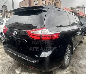 Toyota Sienna XLE AWD (3.5L 6cyl 8A) 2018 Black