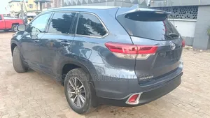 Toyota Highlander 2019 Blue