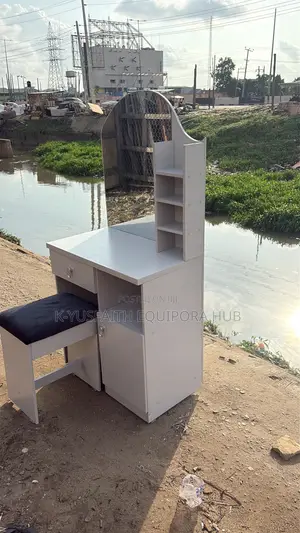 Mirror Stand