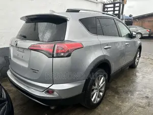 Toyota RAV4 Limited 4dr SUV AWD (2.5L 4cyl 6A) 2018 Silver