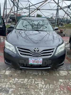Toyota Camry LE 4dr Sedan (2.5L 4cyl 6AM) 2010 Gray