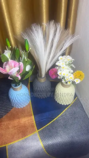 Minimal Flower Vase and Flowers
