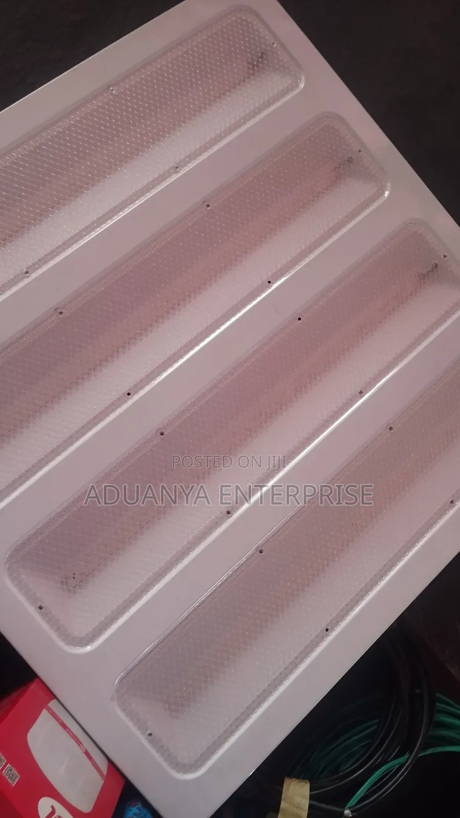 4-Panel LED Surface-Mounted Ceiling Light ( LED Batten Ceiling Light).