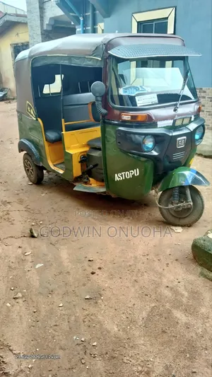 Bajaj RE 2018 Green