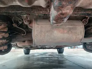 Toyota Avensis 2000 Gold