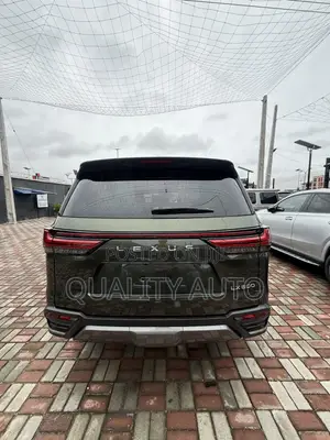 Lexus LX 600 2022 Green