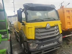 Sinotruck Howo Tanker 2004 Yellow