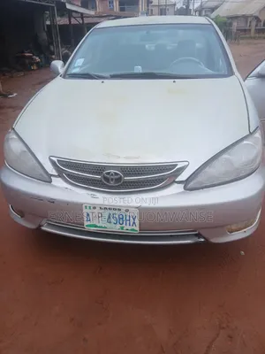 Toyota Camry 2005 Gold