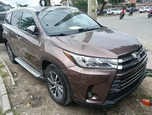 Toyota Highlander 2017 Brown
