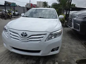 Toyota Camry XLE V6 4dr Sedan (3.5L 6cyl 6AM) 2010 White