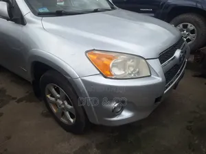 Toyota RAV4 2011 Silver