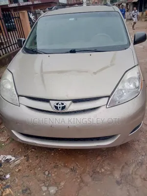 Toyota Sienna 2009 Gold