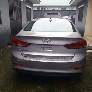 Hyundai Elantra 2018 Silver