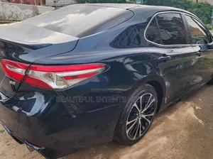 Toyota Camry 2018 Blue