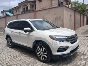 Honda Pilot Touring 4dr SUV 4WD (3.5L 6cyl 9A) 2017 White