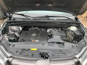 Toyota Highlander SE 2019 Gray