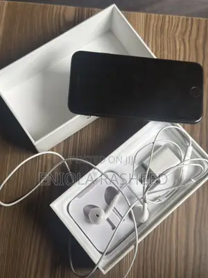 Apple iPhone SE (2020) 64 GB Black