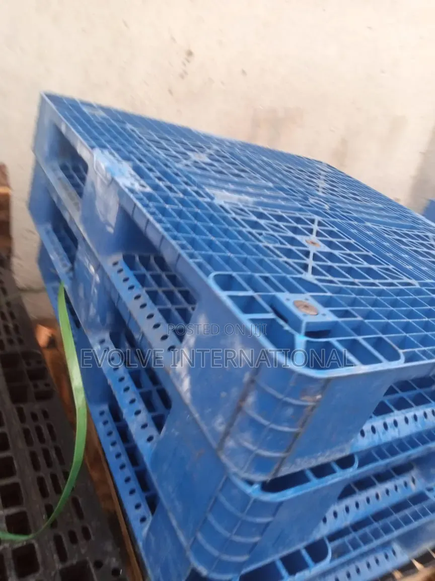 Maxi Capacity Plastic Pallets