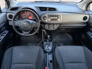 Toyota Yaris LE Hatchback 5dr 2014 White