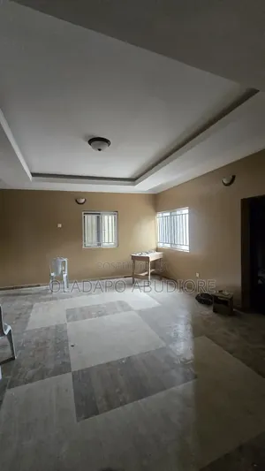 3bdrm Block of Flats in Iyaganku Gra Mobil, Oluyole for rent