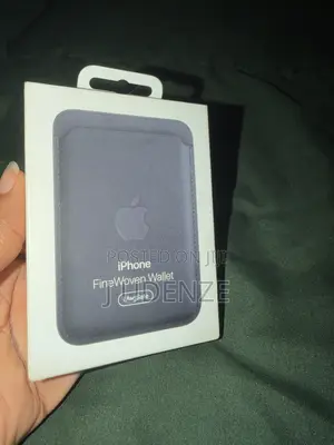 Apple MagSafe Wallet (iPhone FineWoven Wallet)