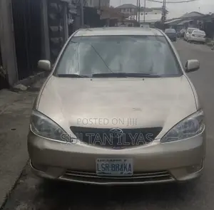 Toyota Camry LE 4dr Sedan (2.4L 4cyl 5M) 2003 Gold