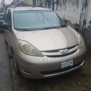 Toyota Sienna 2007 Gold