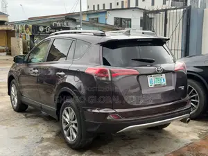 Toyota RAV4 Limited AWD (2.5L 4cyl 6A) 2017 Red