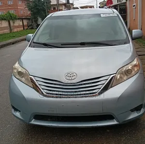 Toyota Sienna 2015 Blue