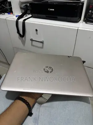Laptop HP Pavilion 10 8GB Intel Core i5 HDD 1T