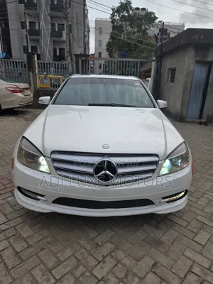 Mercedes-Benz C300 Luxury Sedan RWD (3.0L 6cyl 7A) 2011 White