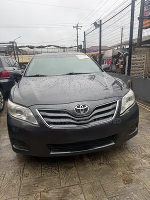 Toyota Camry LE 4dr Sedan (2.5L 4cyl 6AM) 2010 Gray