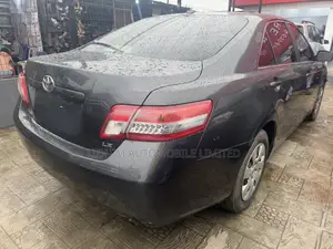 Toyota Camry LE 4dr Sedan (2.5L 4cyl 6AM) 2010 Gray