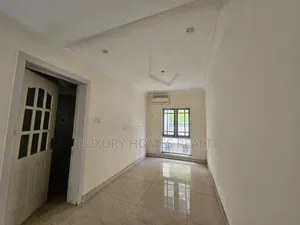 2bdrm Apartment in Lekki Phase 1 for rent