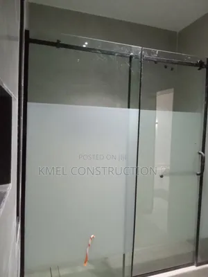 Heavy-Duty Frameless Shower Screen