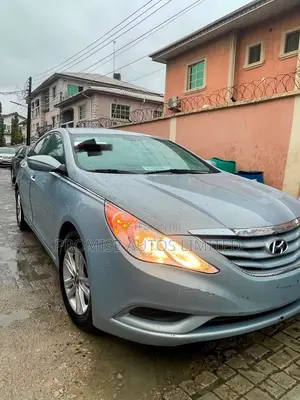 Hyundai Sonata GLS Sedan FWD (2.4L 4cyl 6A) 2012 Gray